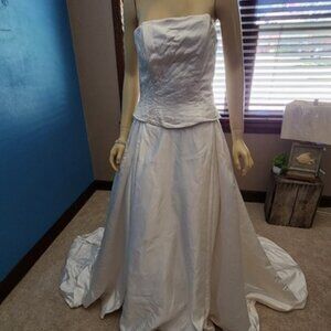 FINAL CLEARANCE New Womens White Wedding Dress by Christina Collection Size 5/6